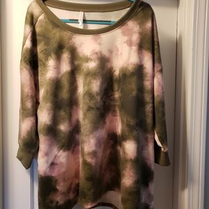 NWT Lularoe Cozy Kate Sharkbite Tee